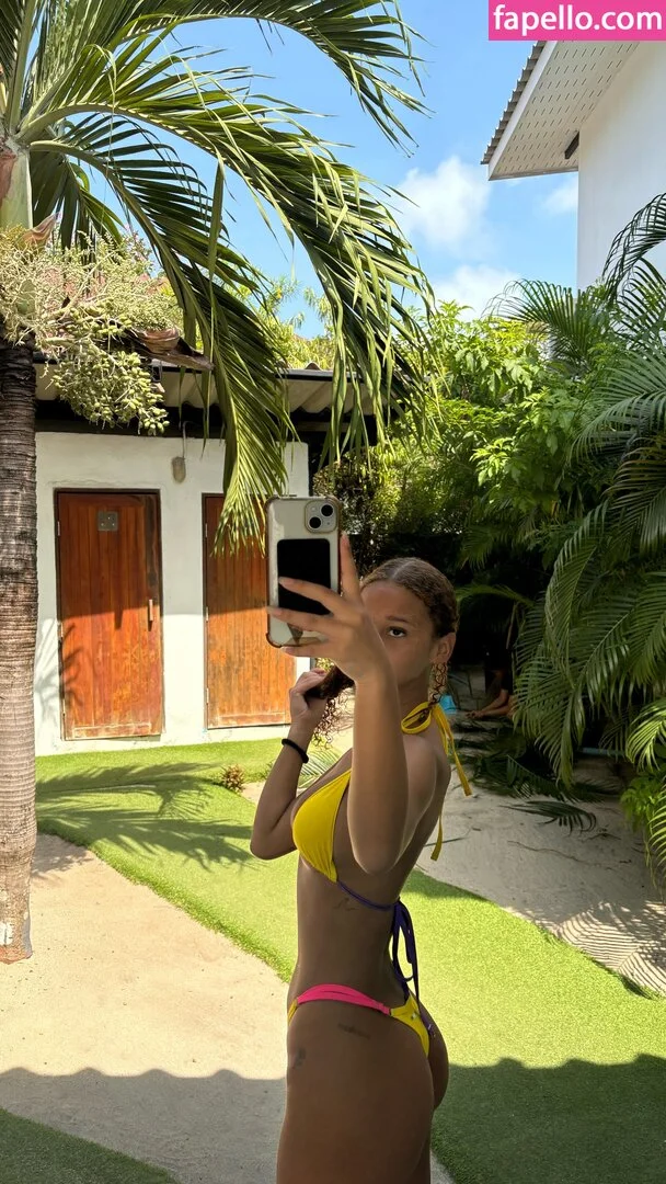 Chevelly / Vellyyx / rosechevelle Onlyfans Photo Gallery 