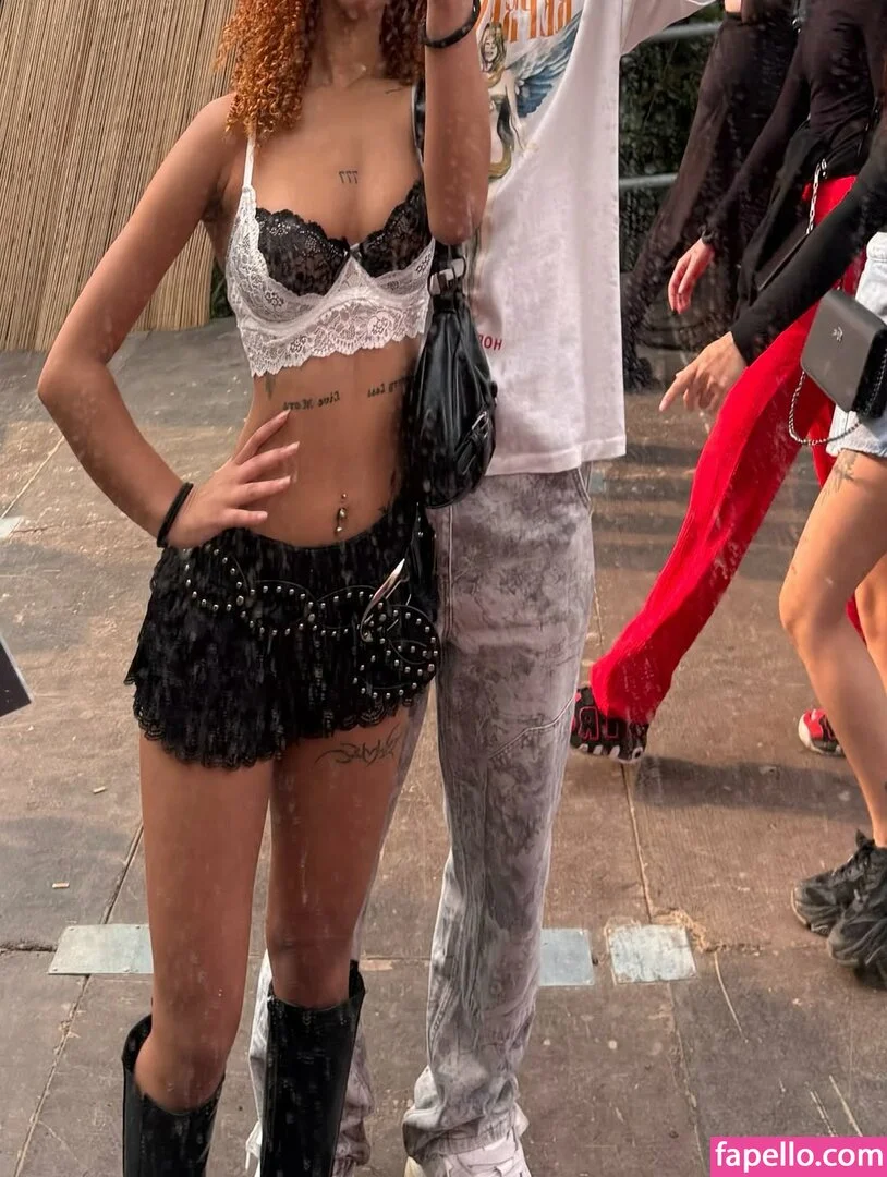 Chevelly / Vellyyx / rosechevelle Onlyfans Photo Gallery 