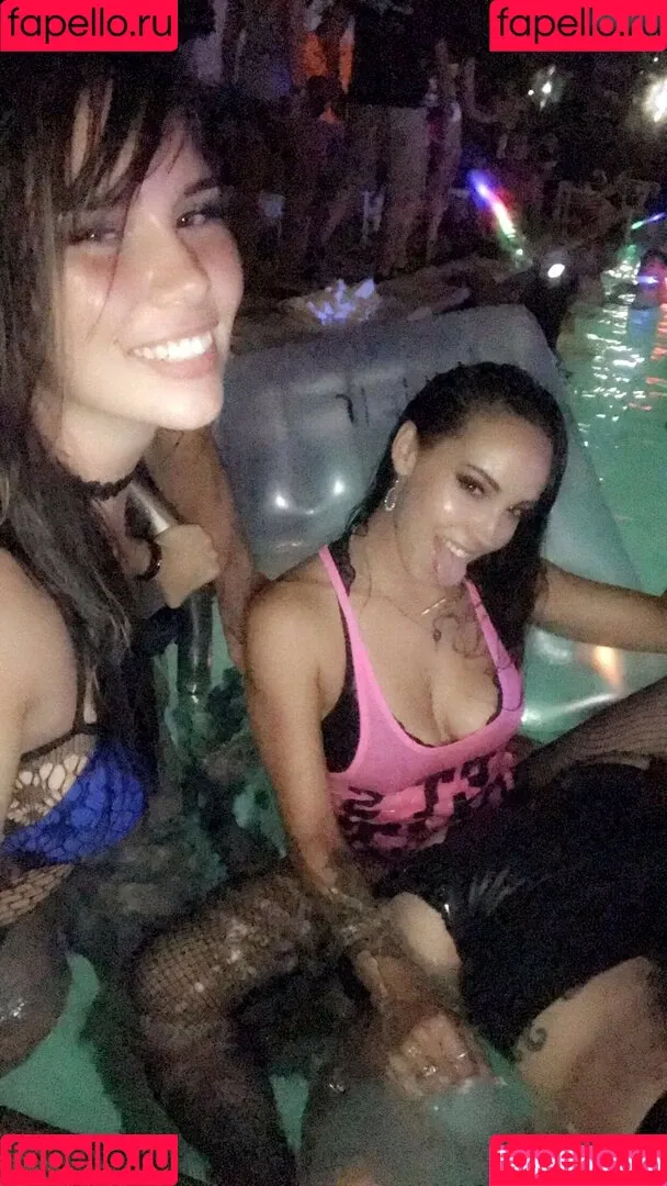 Sasha Foxxx / _sasha_foxx_ / foxxxstudios / sashafoxxx Onlyfans Photo Gallery 