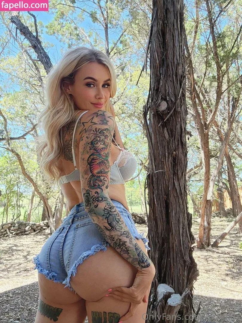 darthlux / lauralux Onlyfans Photo Gallery 