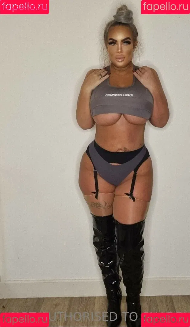 Jema Gilsenan / Princess Levi / levibabestation Onlyfans Photo Gallery 