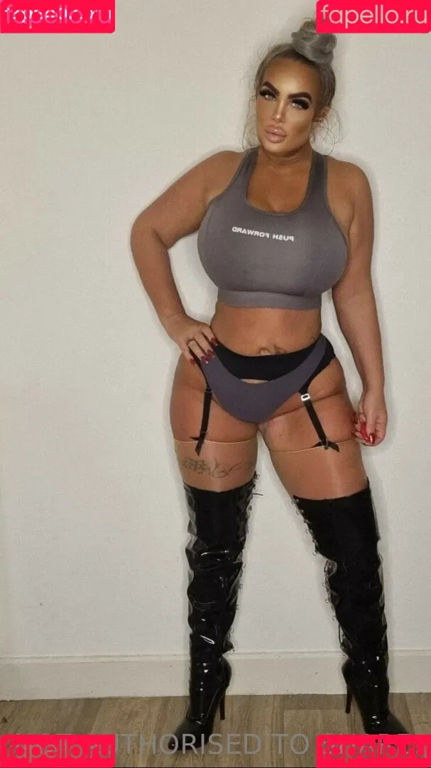 Jema Gilsenan / Princess Levi / levibabestation Onlyfans Photo Gallery 