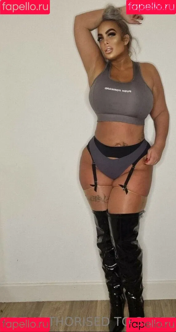 Jema Gilsenan / Princess Levi / levibabestation Onlyfans Photo Gallery 