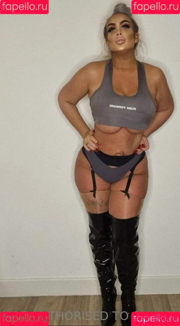 Jema Gilsenan / Princess Levi / levibabestation Onlyfans Photo Gallery 