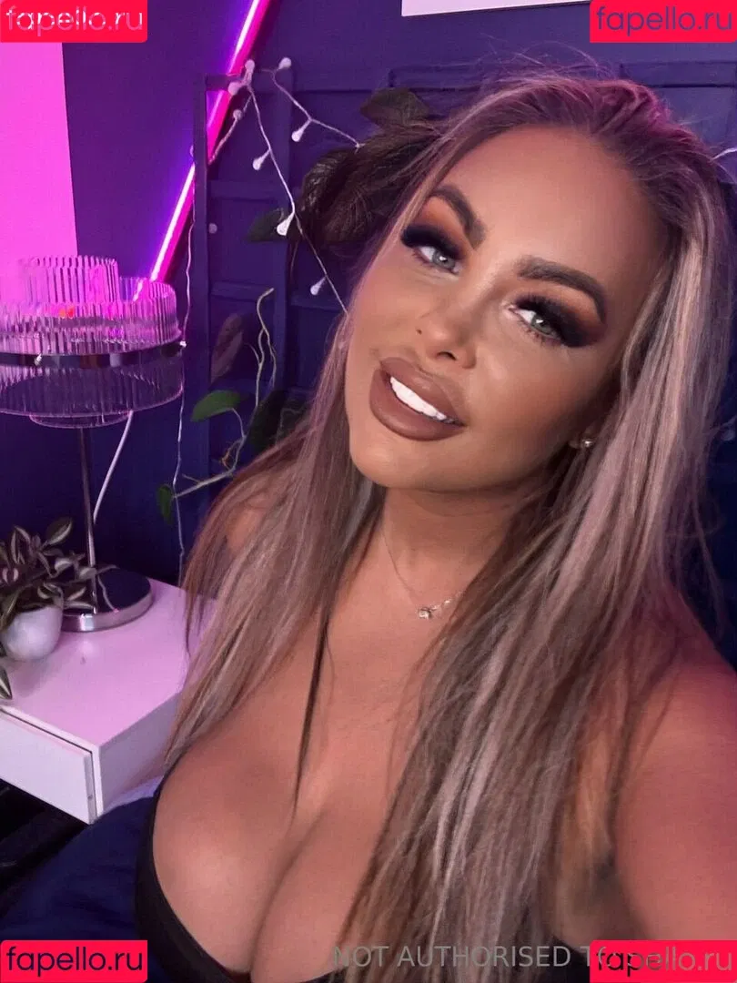 Jema Gilsenan / Princess Levi / levibabestation Onlyfans Photo Gallery 