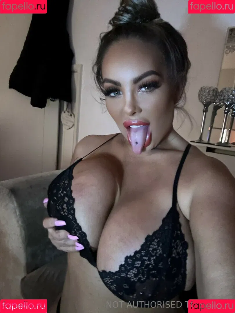 Jema Gilsenan / Princess Levi / levibabestation Onlyfans Photo Gallery 