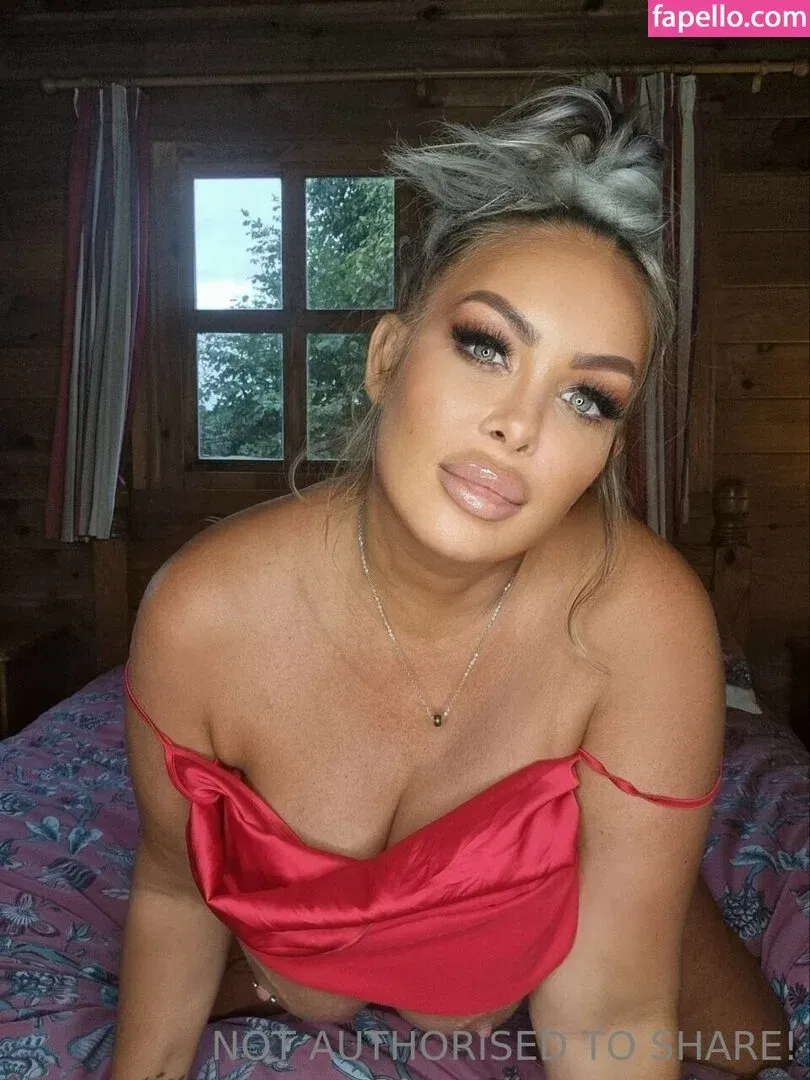 Jema Gilsenan / Princess Levi / levibabestation Onlyfans Photo Gallery 