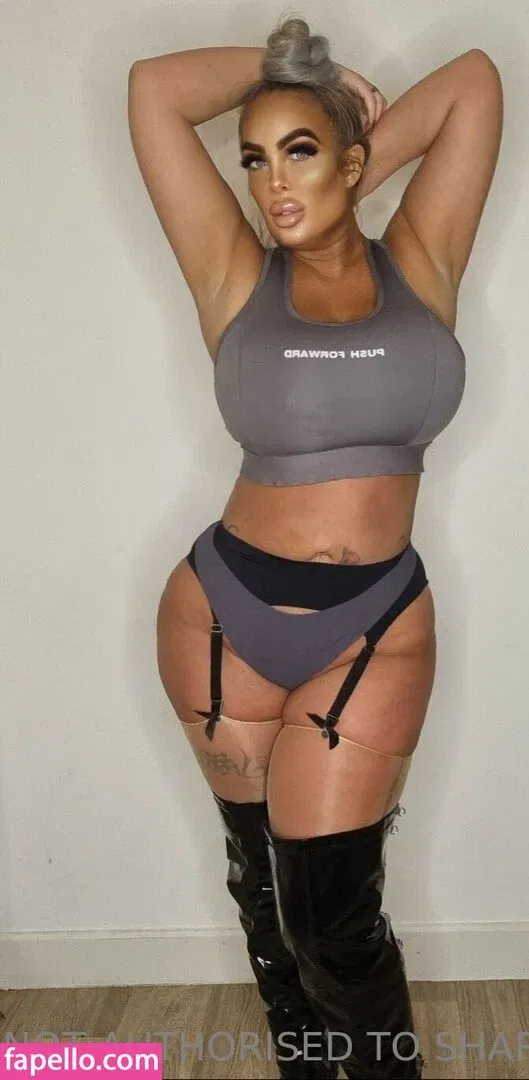 Jema Gilsenan / Princess Levi / levibabestation Onlyfans Photo Gallery 