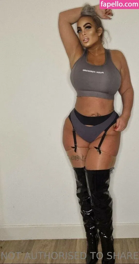 Jema Gilsenan / Princess Levi / levibabestation Onlyfans Photo Gallery 