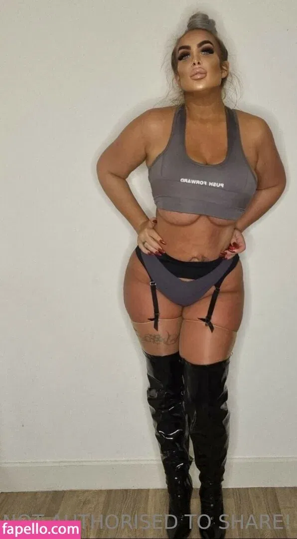 Jema Gilsenan / Princess Levi / levibabestation Onlyfans Photo Gallery 