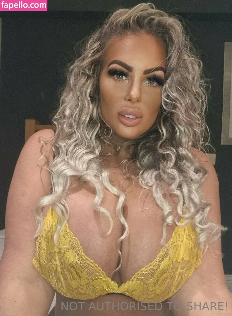 Jema Gilsenan / Princess Levi / levibabestation Onlyfans Photo Gallery 