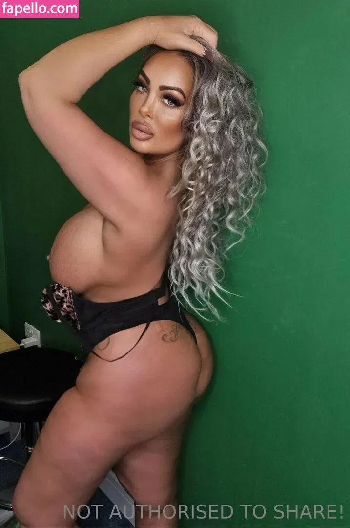 Jema Gilsenan / Princess Levi / levibabestation Onlyfans Photo Gallery 