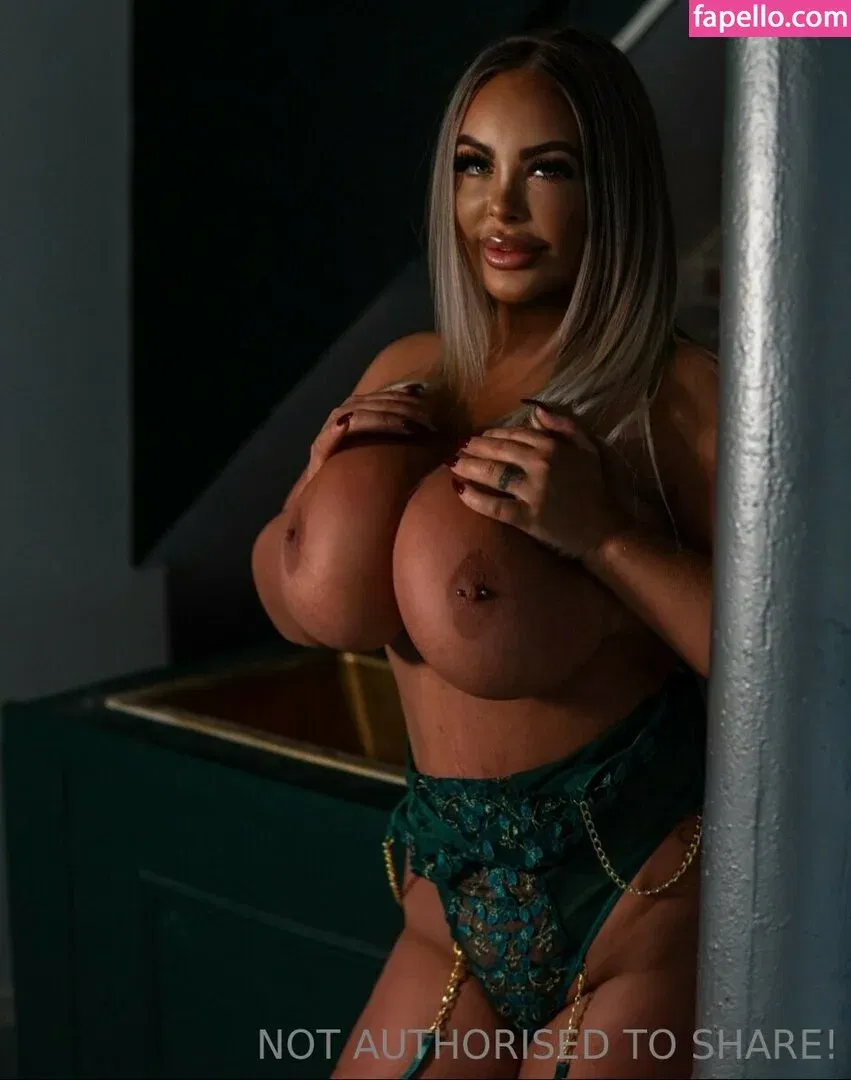 Jema Gilsenan / Princess Levi / levibabestation Onlyfans Photo Gallery 