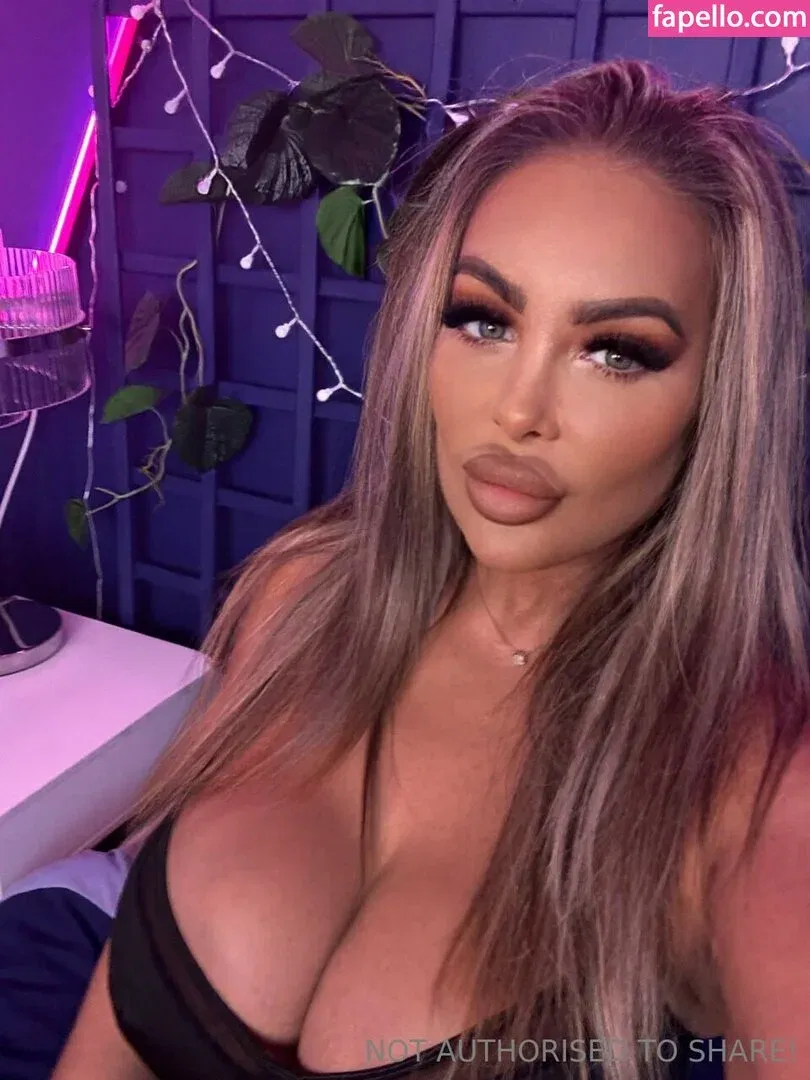 Jema Gilsenan / Princess Levi / levibabestation Onlyfans Photo Gallery 