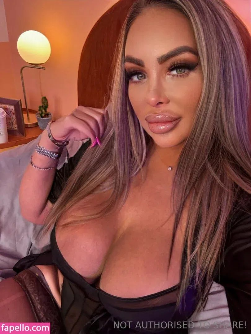 Jema Gilsenan / Princess Levi / levibabestation Onlyfans Photo Gallery 