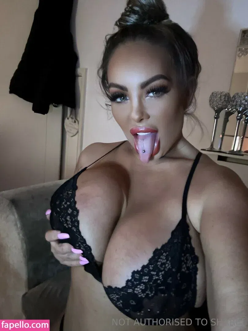 Jema Gilsenan / Princess Levi / levibabestation Onlyfans Photo Gallery 