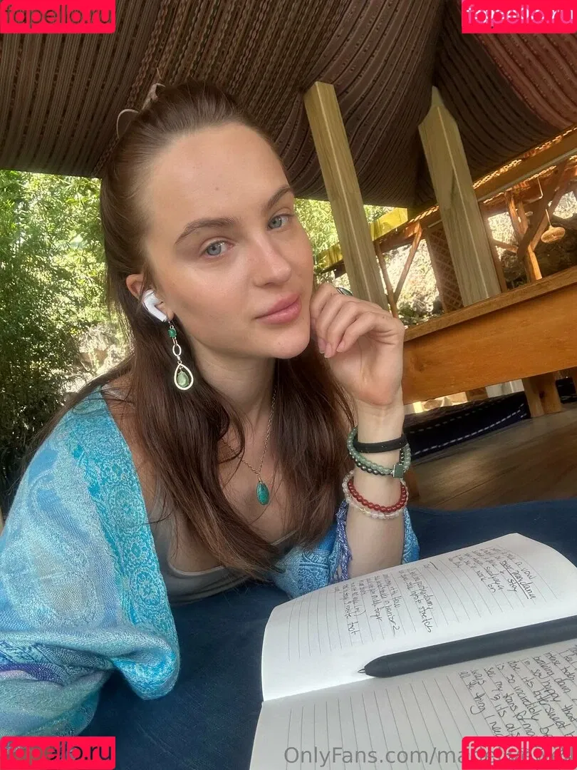 marielivewell / marillewellyn Onlyfans Photo Gallery 