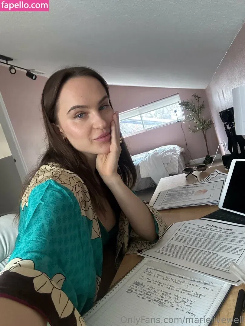 marielivewell / marillewellyn Onlyfans Photo Gallery 