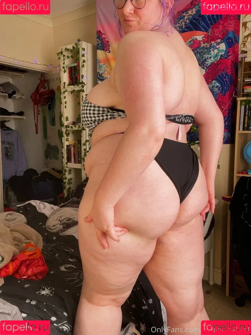 phoebetheunistudent / unironicfeminism Onlyfans Photo Gallery 
