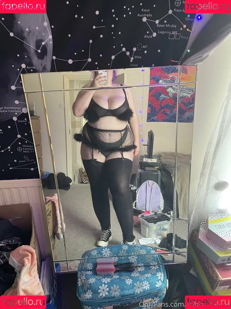 phoebetheunistudent / unironicfeminism Onlyfans Photo Gallery 