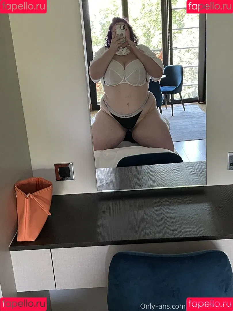 phoebetheunistudent / unironicfeminism Onlyfans Photo Gallery 