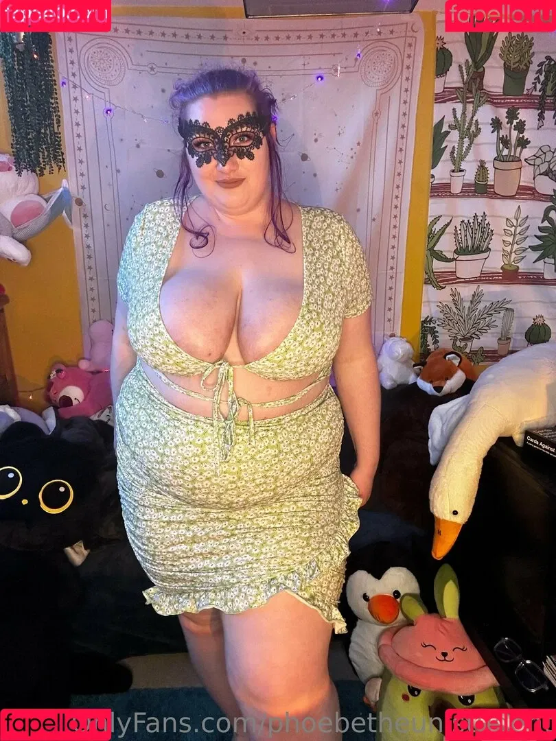 phoebetheunistudent / unironicfeminism Onlyfans Photo Gallery 