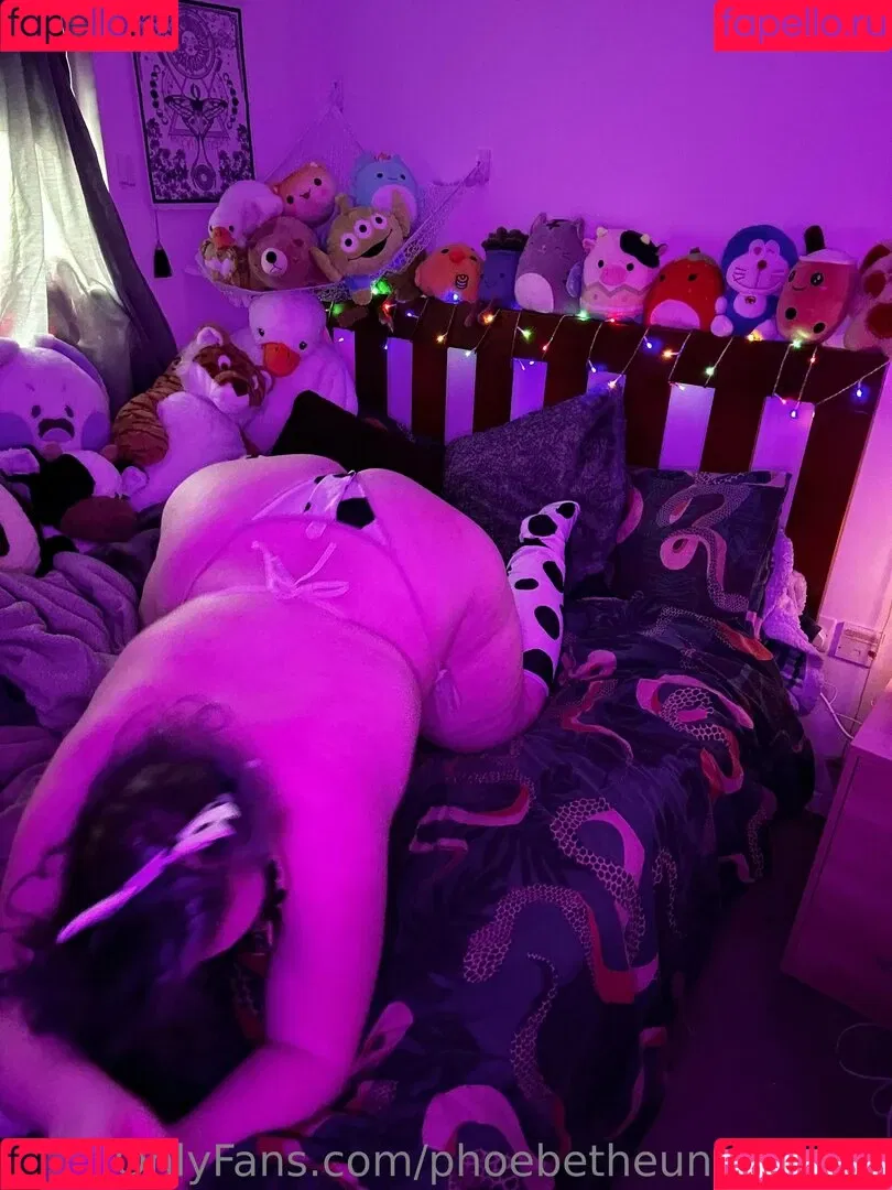phoebetheunistudent / unironicfeminism Onlyfans Photo Gallery 
