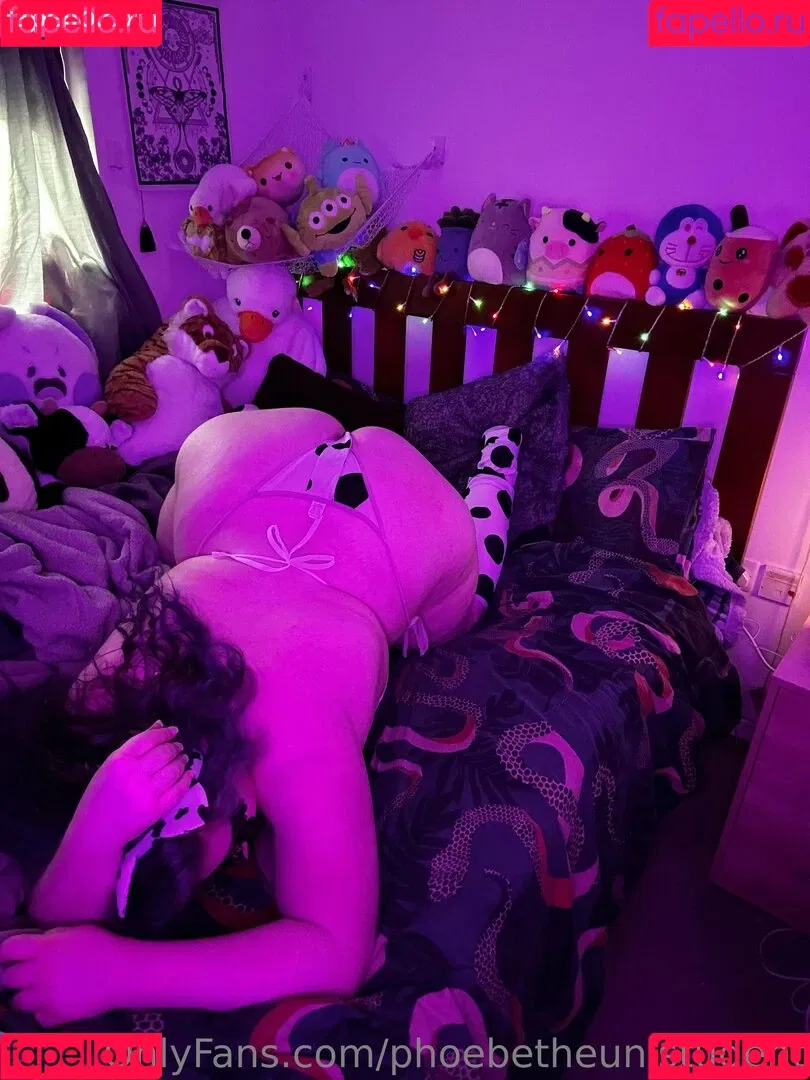 phoebetheunistudent / unironicfeminism Onlyfans Photo Gallery 