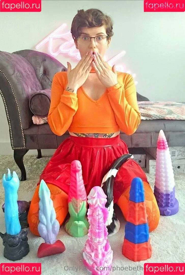 phoebetheunistudent / unironicfeminism Onlyfans Photo Gallery 