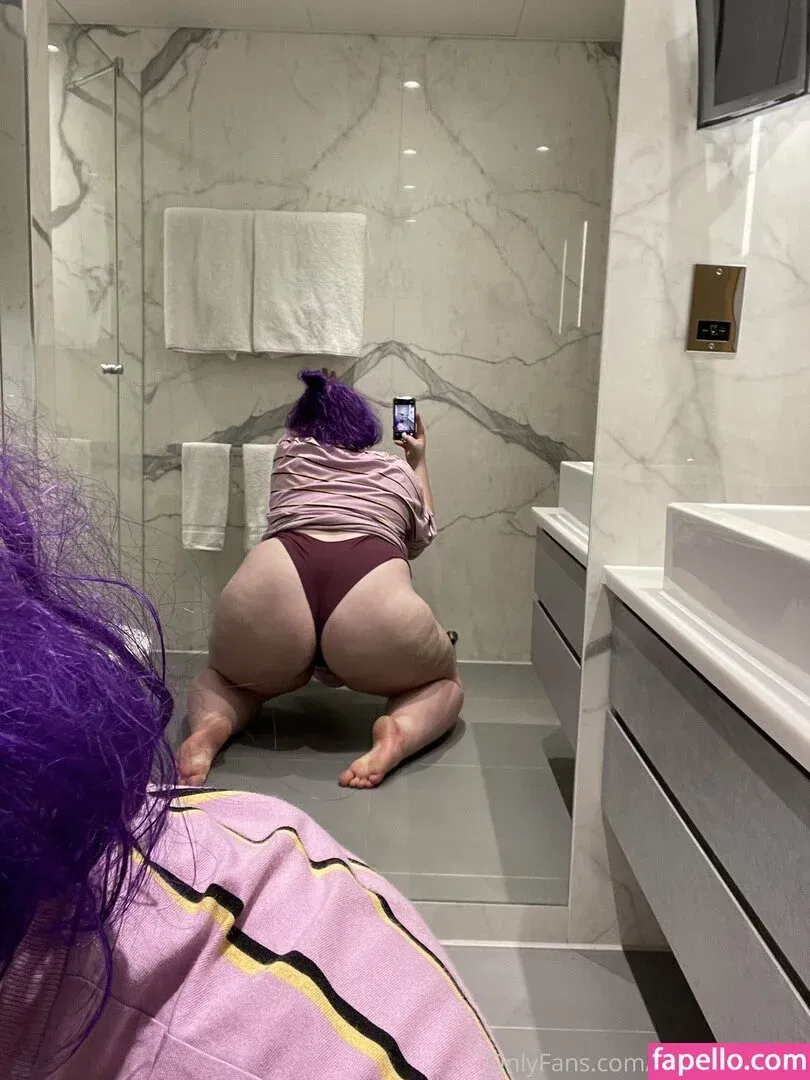 phoebetheunistudent / unironicfeminism Onlyfans Photo Gallery 