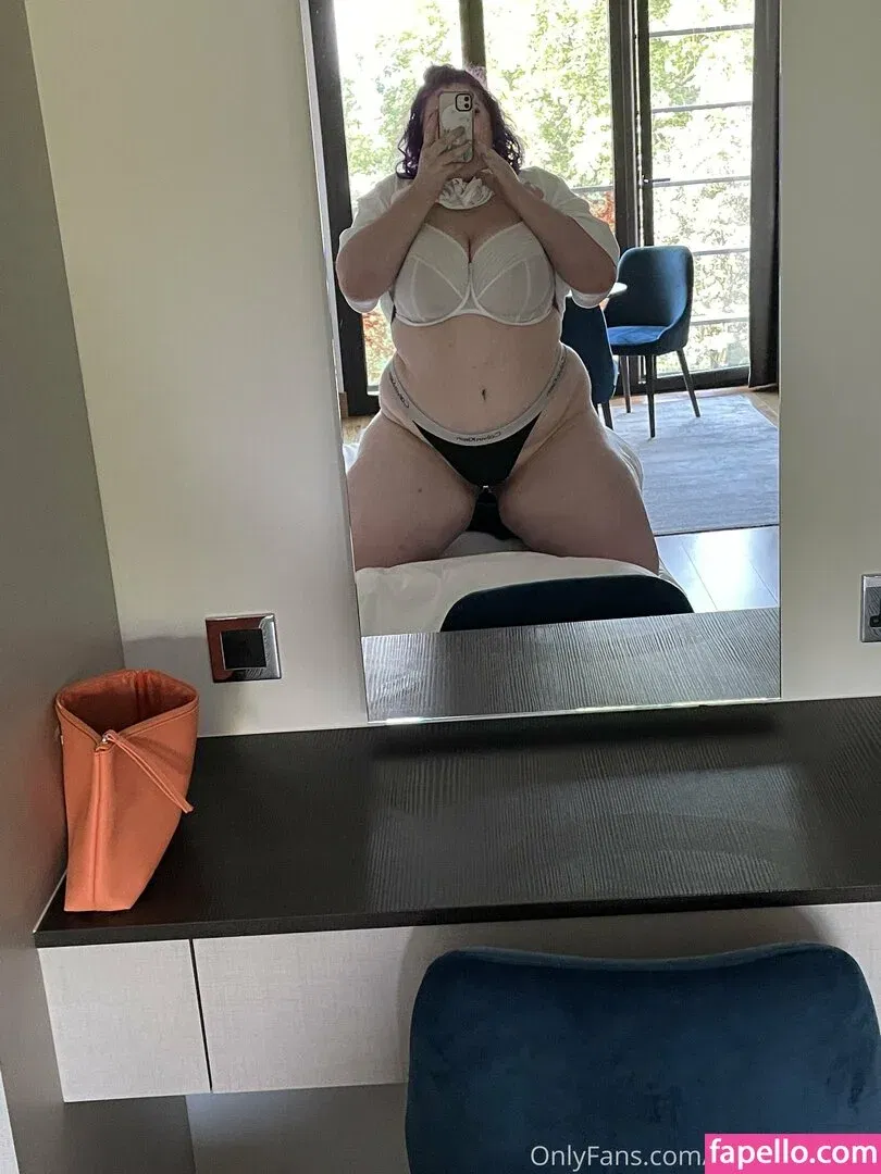 phoebetheunistudent / unironicfeminism Onlyfans Photo Gallery 