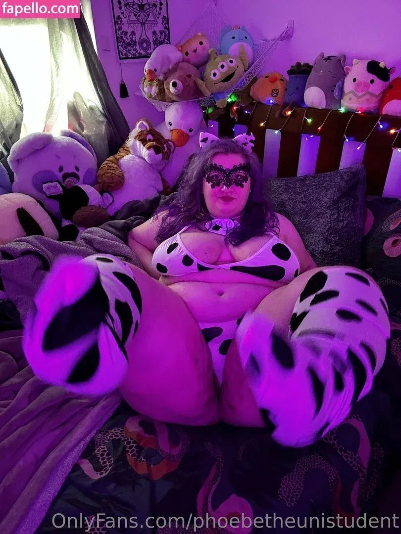 phoebetheunistudent / unironicfeminism Onlyfans Photo Gallery 