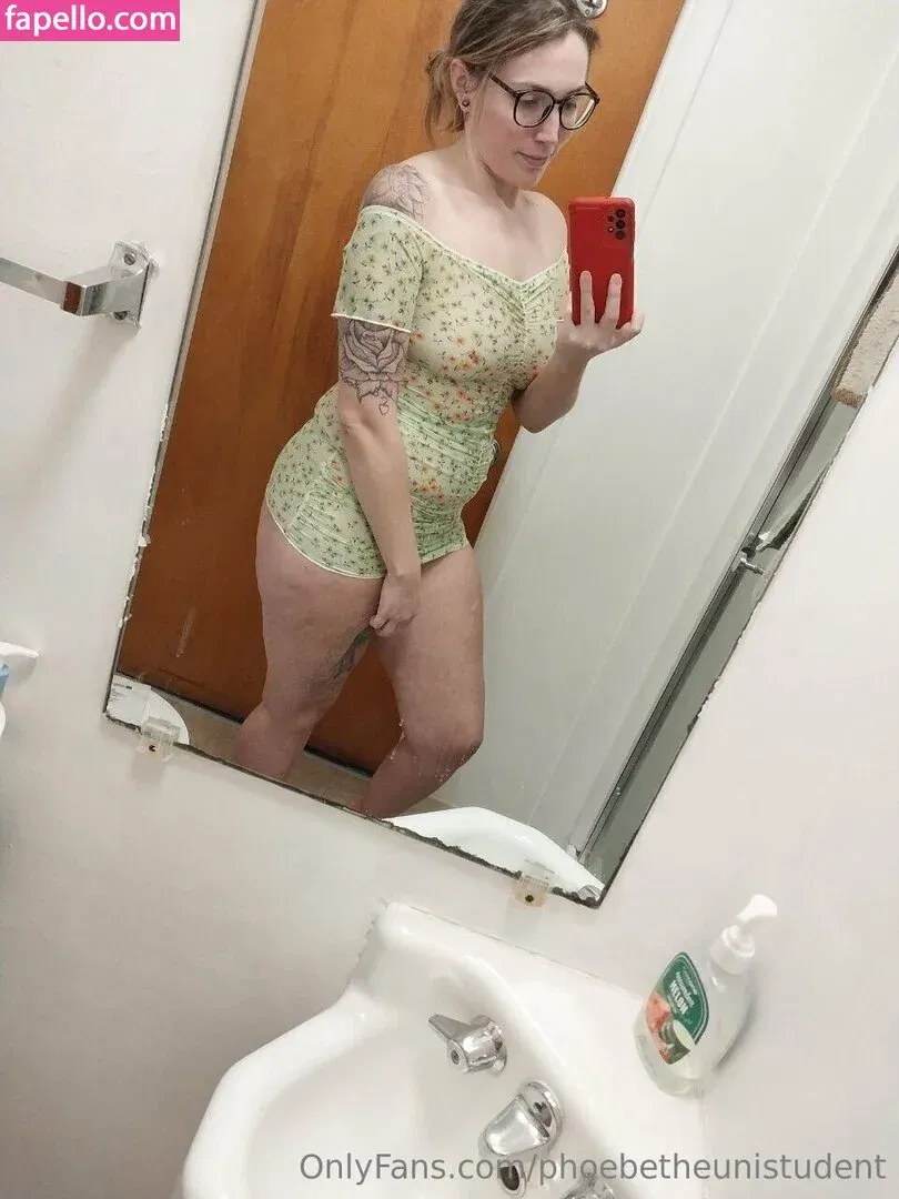 phoebetheunistudent / unironicfeminism Onlyfans Photo Gallery 