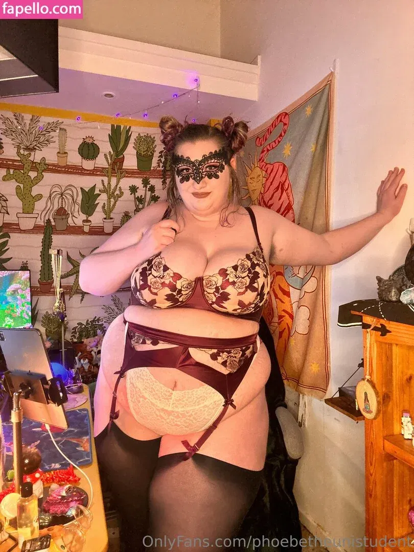 phoebetheunistudent / unironicfeminism Onlyfans Photo Gallery 