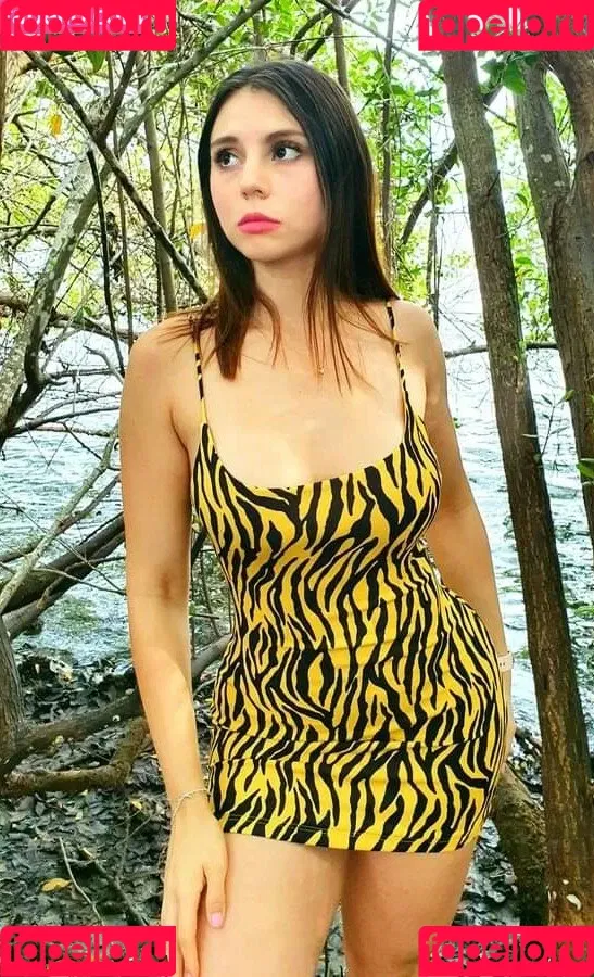 Emilia Vizcarra / emiliavizcarra / emiliavizcarrax Onlyfans Photo Gallery 