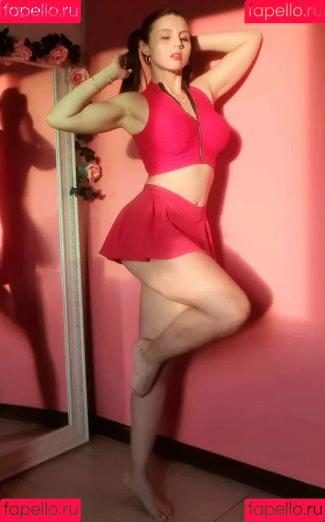 Emilia Vizcarra / emiliavizcarra / emiliavizcarrax Onlyfans Photo Gallery 