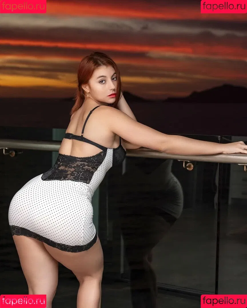 Emilia Vizcarra / emiliavizcarra / emiliavizcarrax Onlyfans Photo Gallery 