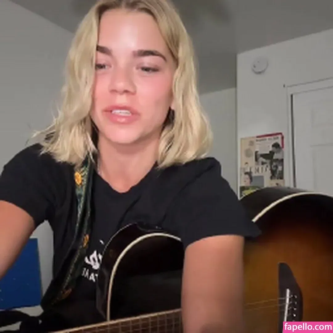 Becca Means / bbnoboobs / beccameans Onlyfans Photo Gallery 