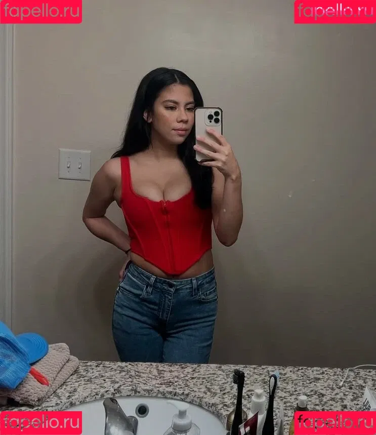 Mila Marie / milamariesutton / milamariexoxo Onlyfans Photo Gallery 