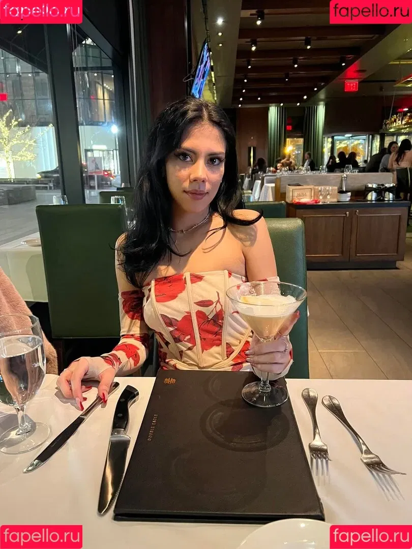 Mila Marie / milamariesutton / milamariexoxo Onlyfans Photo Gallery 