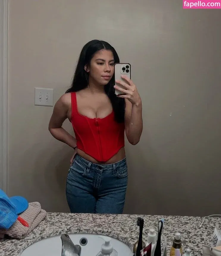 Mila Marie / milamariesutton / milamariexoxo Onlyfans Photo Gallery 