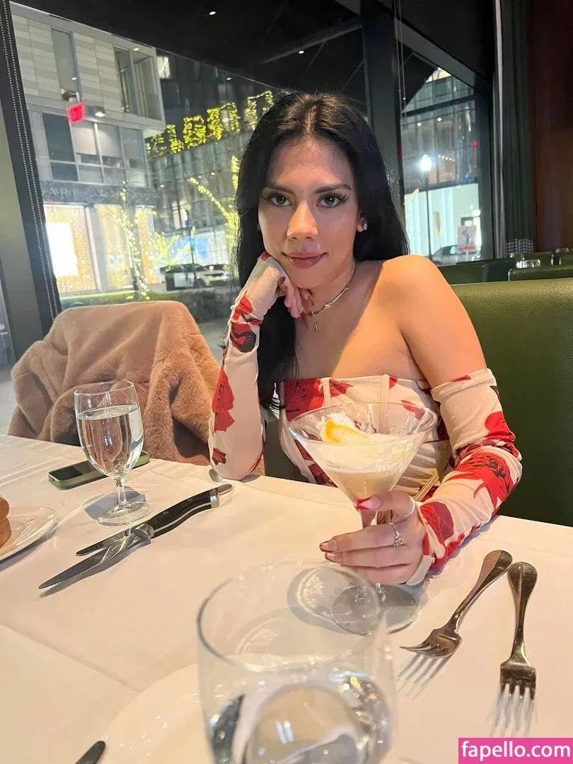 Mila Marie / milamariesutton / milamariexoxo Onlyfans Photo Gallery 