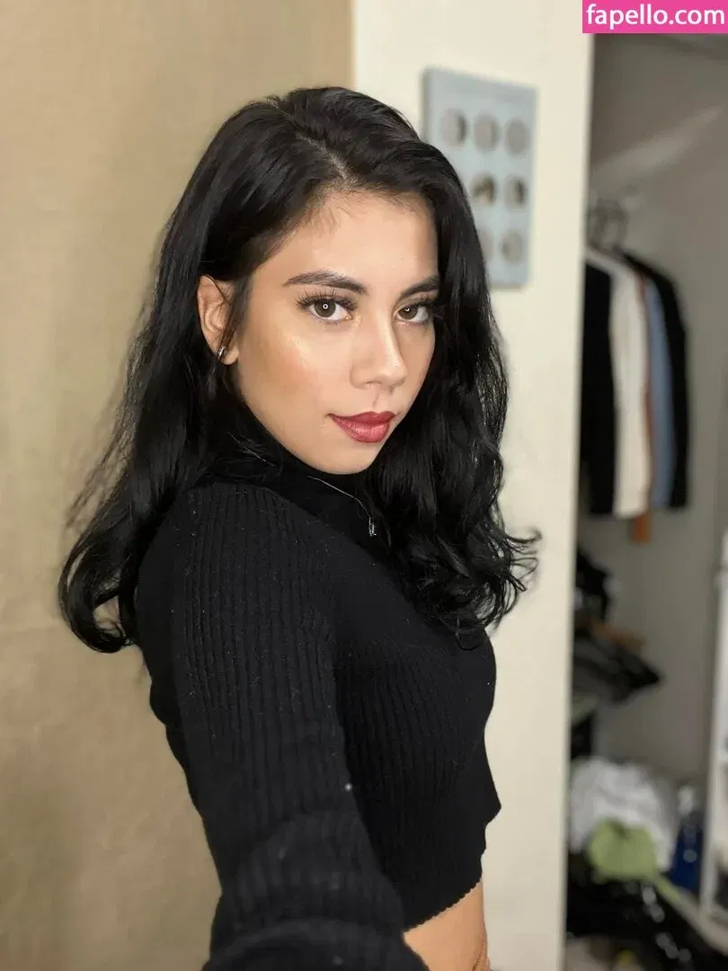 Mila Marie / milamariesutton / milamariexoxo Onlyfans Photo Gallery 