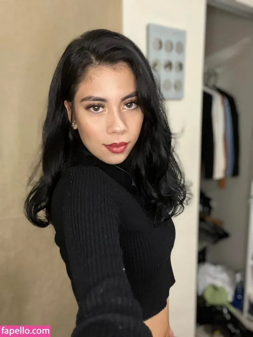 Mila Marie / milamariesutton / milamariexoxo Onlyfans Photo Gallery 