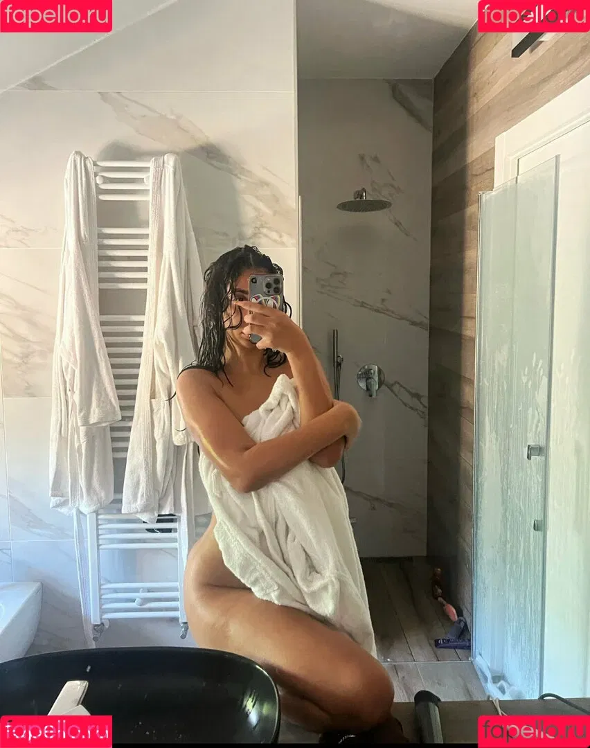 naomidecrescenzo / naomithecrescenzo Onlyfans Photo Gallery 