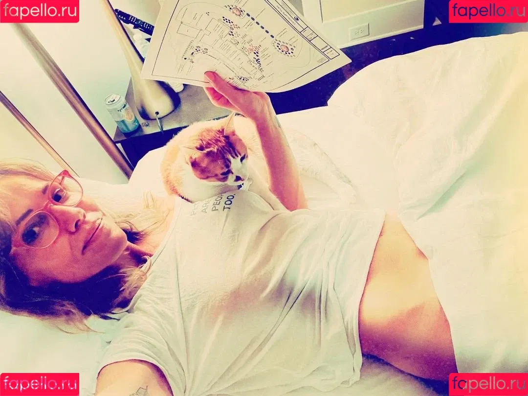 Cylon / Tricia Helfer / officialtriciahelfer Onlyfans Photo Gallery 