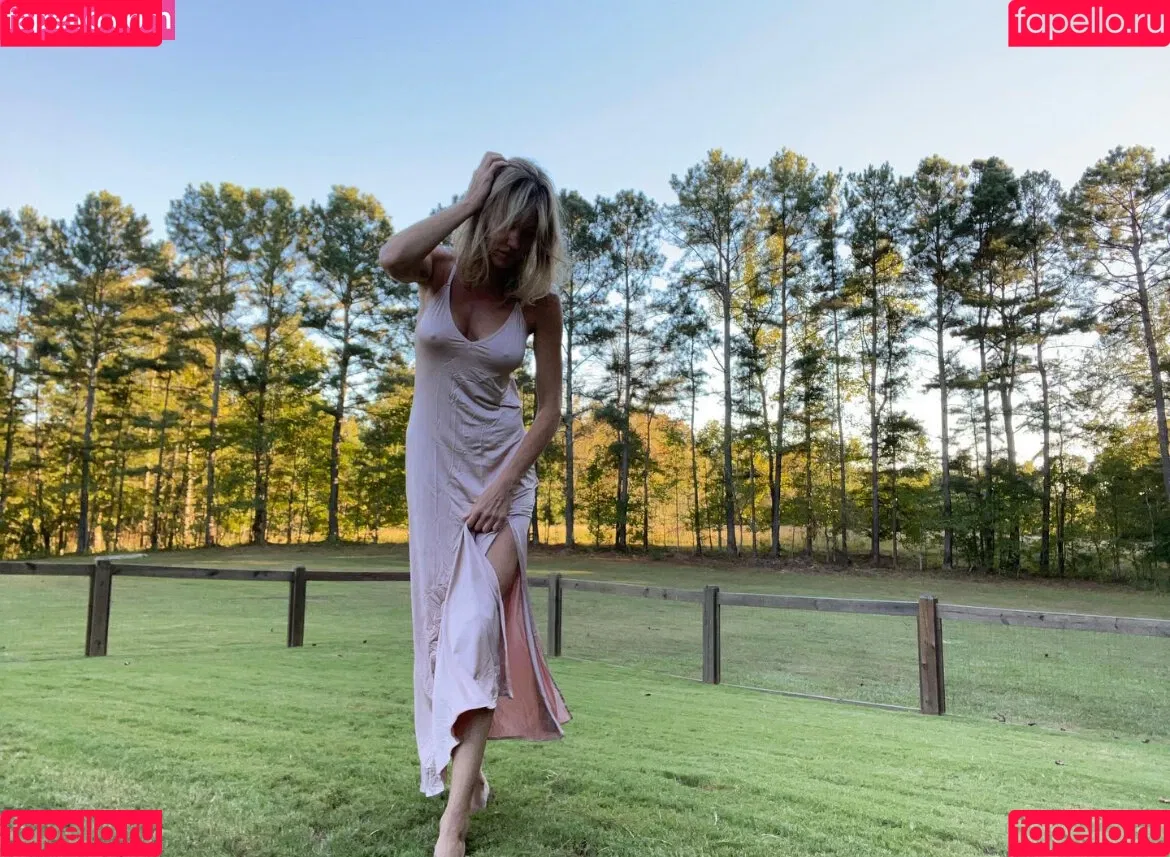 Cylon / Tricia Helfer / officialtriciahelfer Onlyfans Photo Gallery 