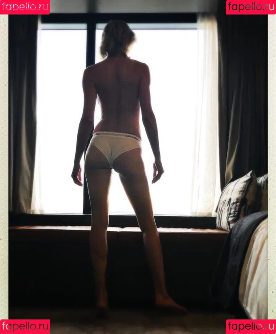 Cylon / Tricia Helfer / officialtriciahelfer Onlyfans Photo Gallery 