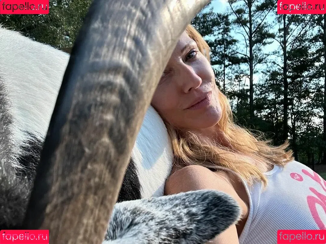 Cylon / Tricia Helfer / officialtriciahelfer Onlyfans Photo Gallery 