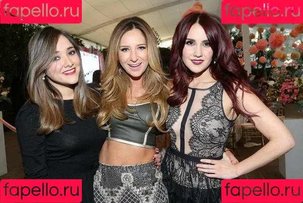 Dulce Maria / dulcemar19 / dulcemaria Onlyfans Photo Gallery 